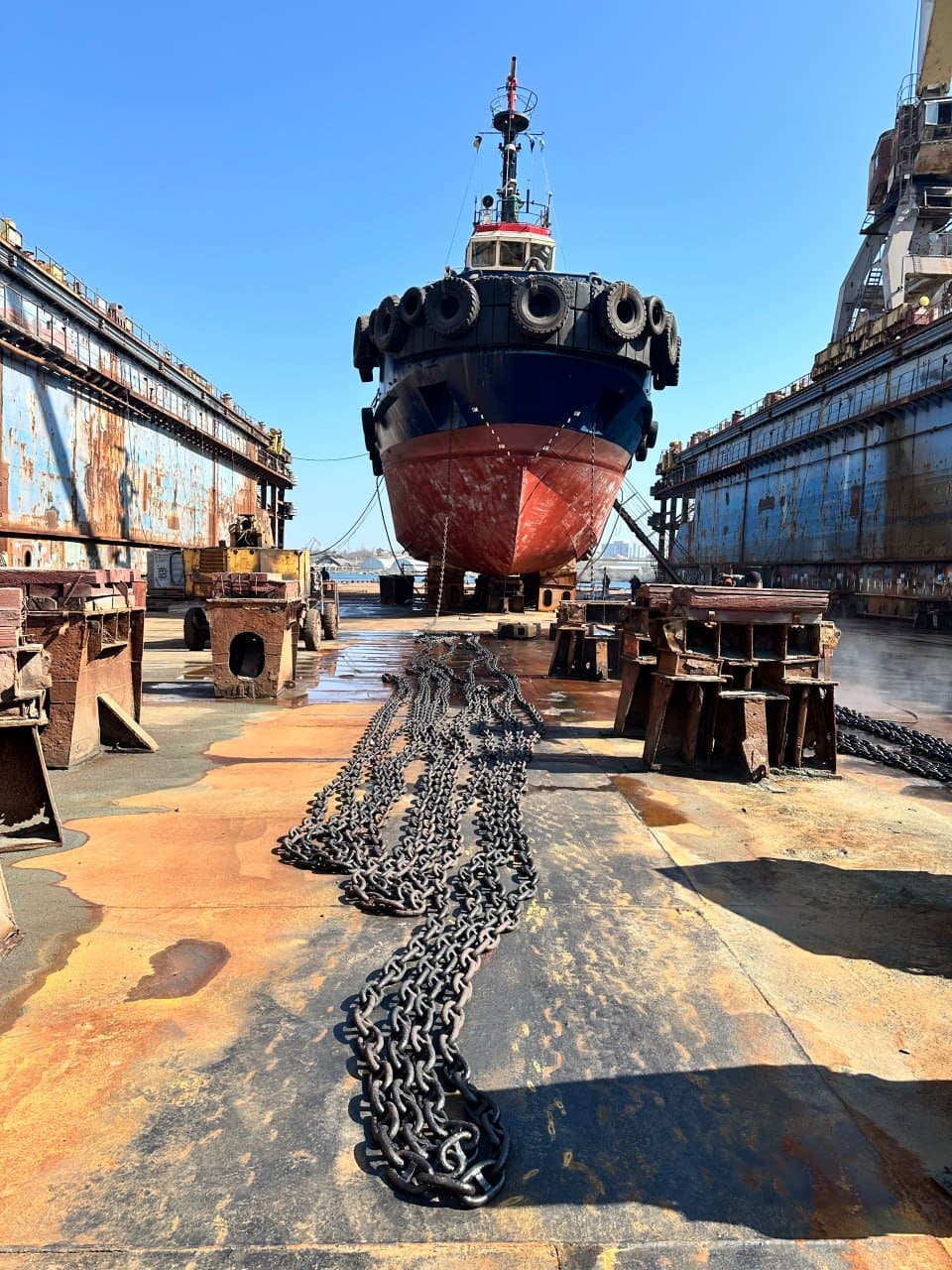 наближається до завершення ремонт  м/б «Арктур» та прийнято в док  м/б «AUSTRALIA»