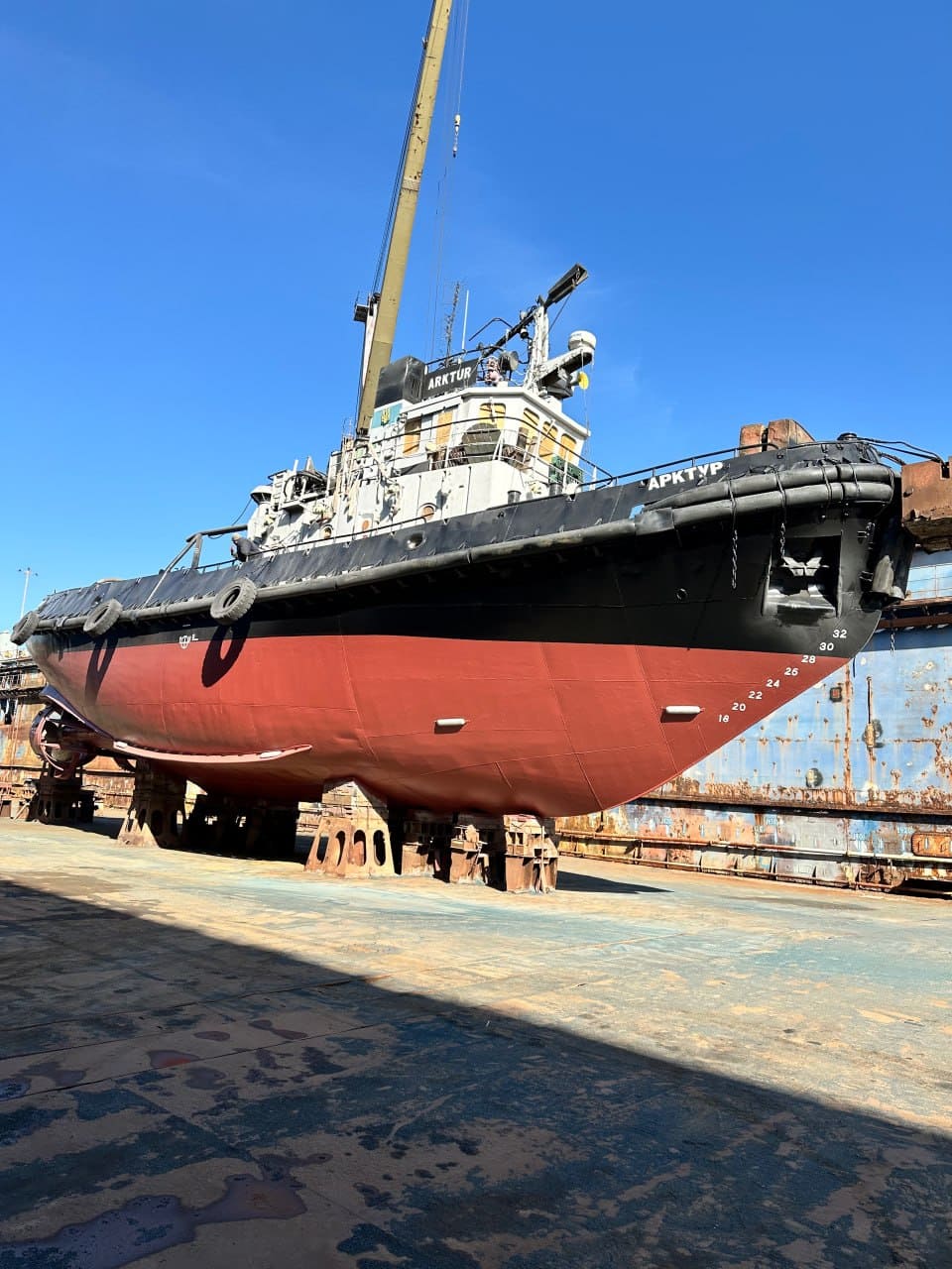 наближається до завершення ремонт  м/б «Арктур» та прийнято в док  м/б «AUSTRALIA»